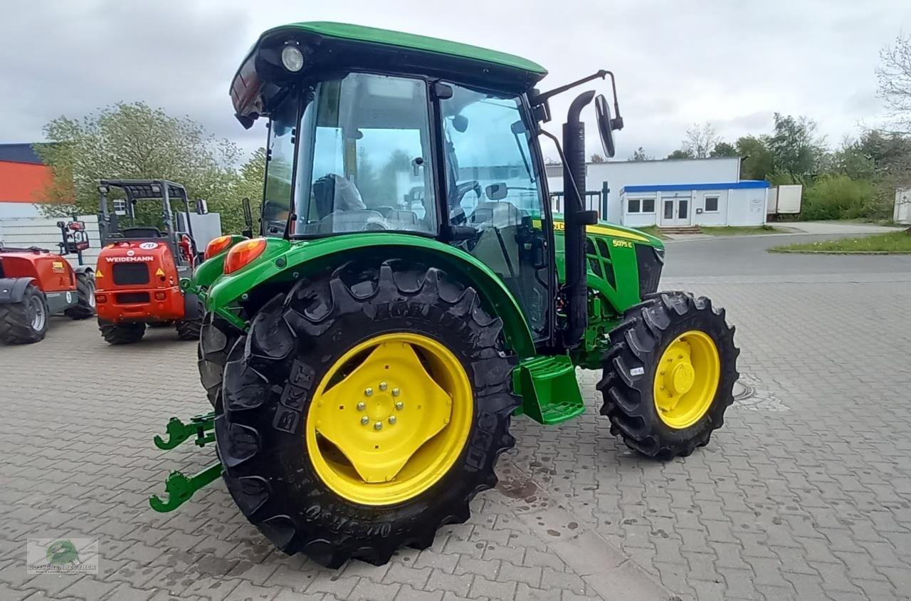 Traktor of the type John Deere 5075E, Neumaschine in Triebes (Picture 5)