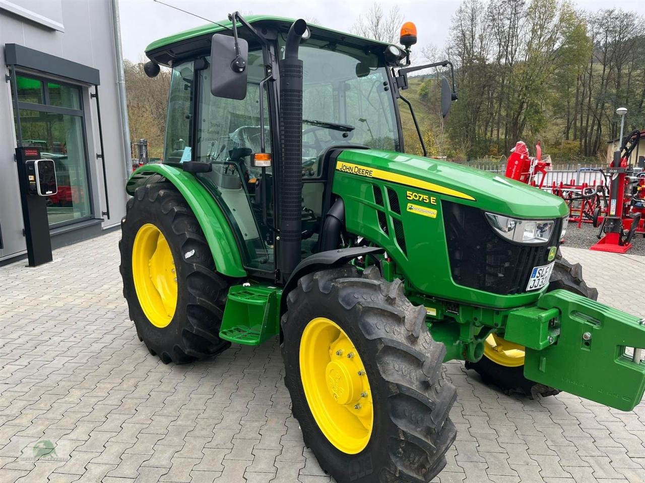 Traktor des Typs John Deere 5075E, Neumaschine in Teichröda (Bild 3)