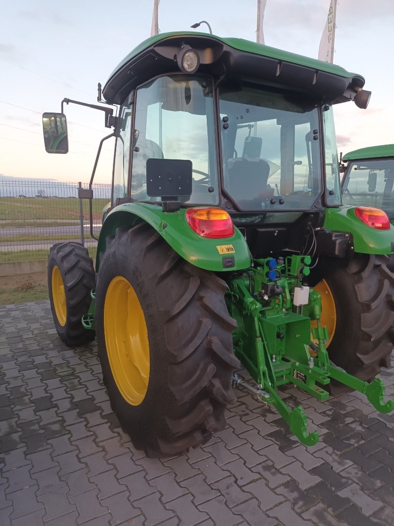 Traktor des Typs John Deere 5075E, Neumaschine in Mrągowo (Bild 4)