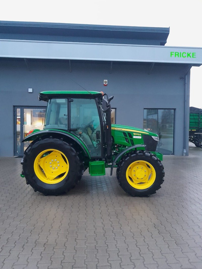 Traktor typu John Deere 5075E, Gebrauchtmaschine w Mrągowo (Zdjęcie 1)