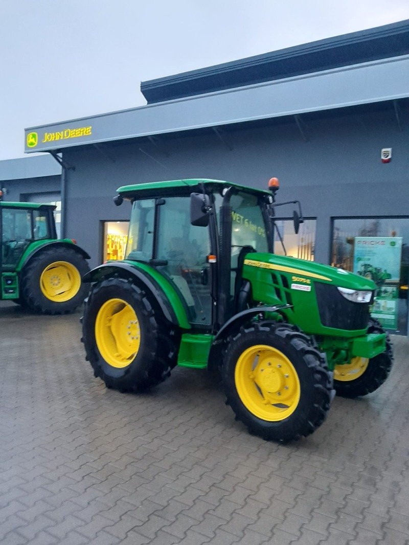 Traktor typu John Deere 5075E, Gebrauchtmaschine w Mrągowo (Zdjęcie 3)