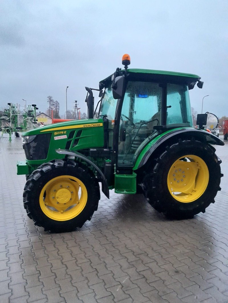 Traktor typu John Deere 5075E, Gebrauchtmaschine w Mrągowo (Zdjęcie 7)