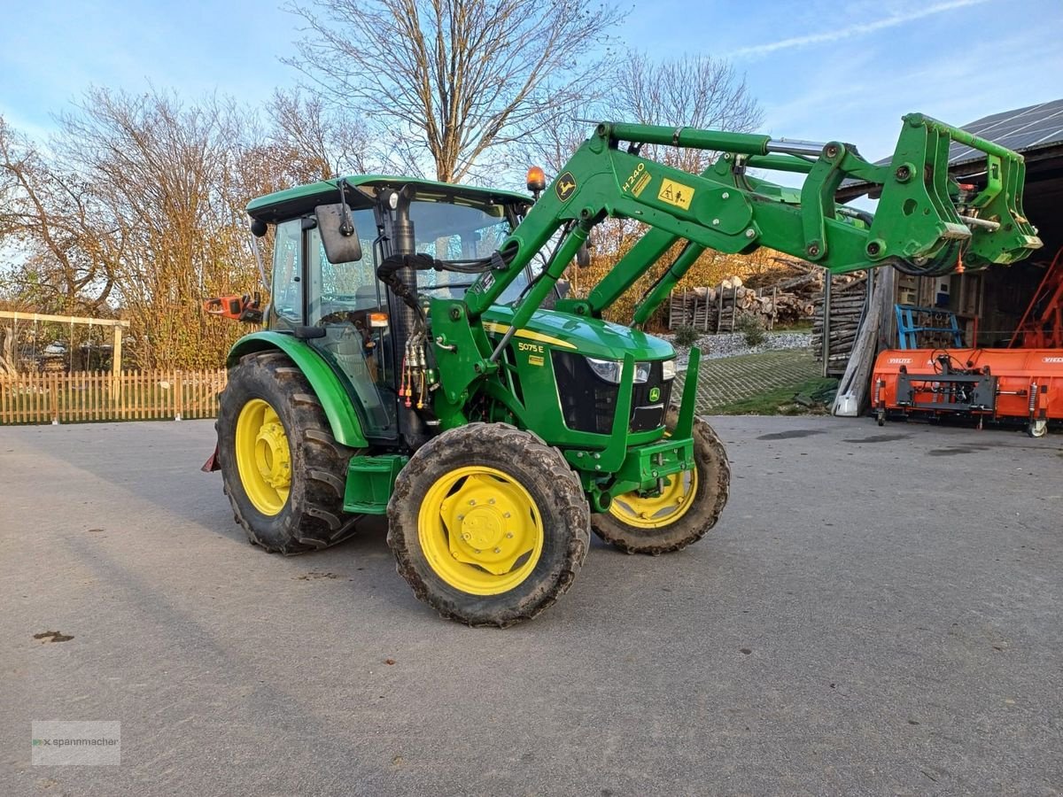 Traktor типа John Deere 5075E, Gebrauchtmaschine в Auerbach (Фотография 2)