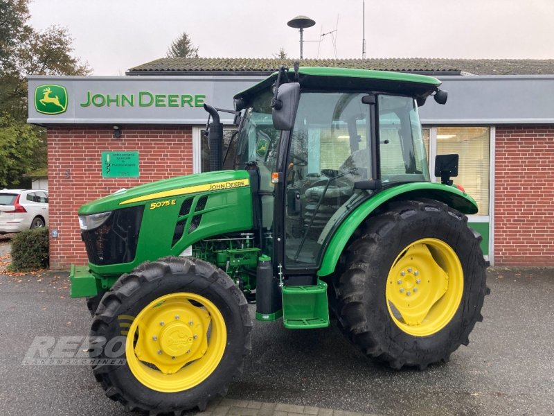 Traktor типа John Deere 5075E, Neumaschine в Bordelum (Фотография 1)