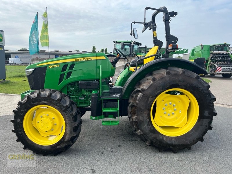 Traktor of the type John Deere 5075E, Neumaschine in Wettringen (Picture 7)