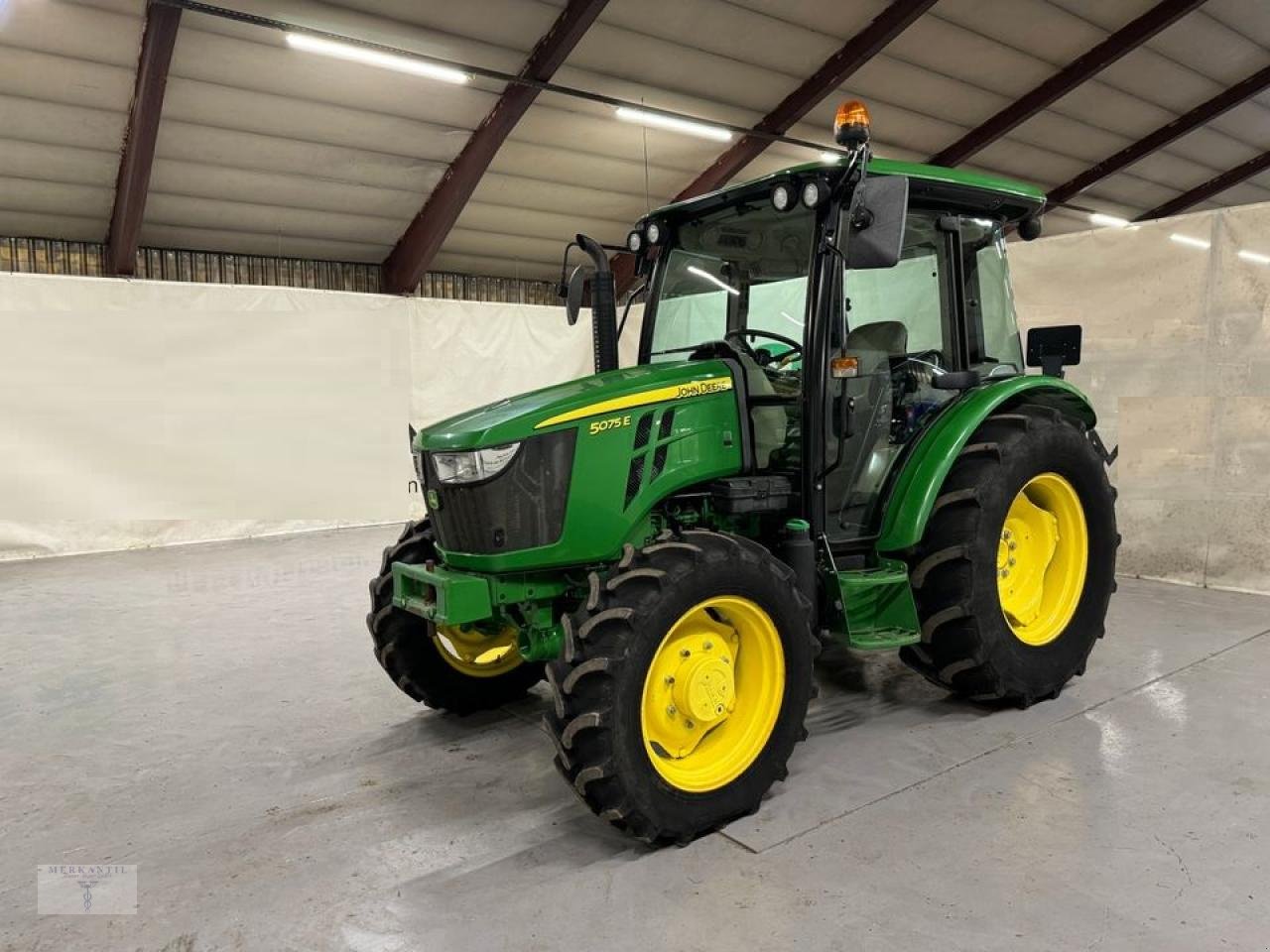 Traktor Türe ait John Deere 5075E, Gebrauchtmaschine içinde Pragsdorf (resim 1)