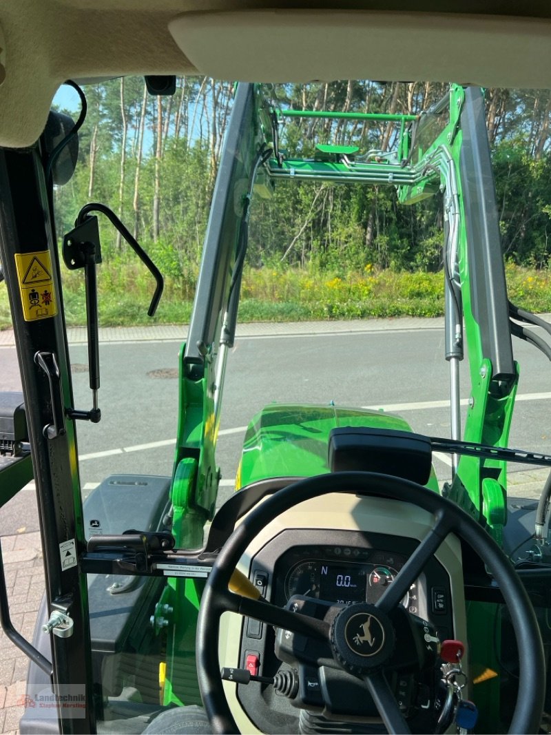 Traktor Türe ait John Deere 5075M + Stoll Solid 38-20, Ausstellungsmaschine içinde Marl (resim 18)