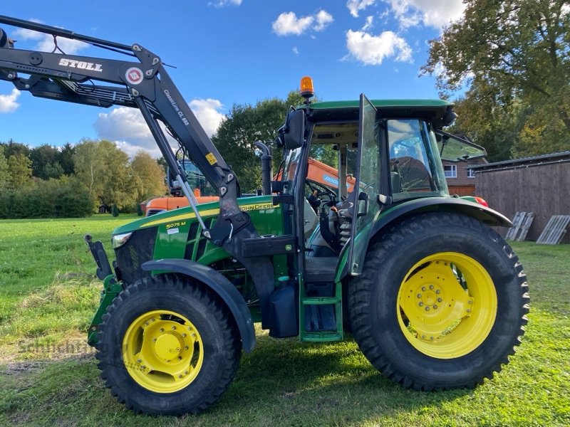 Traktor от тип John Deere 5075M, Gebrauchtmaschine в Soltau