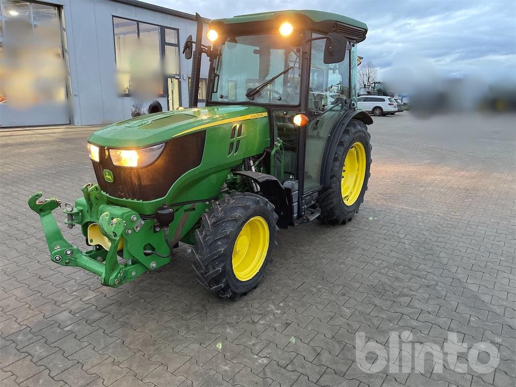 Traktor типа John Deere 5085 GN, Gebrauchtmaschine в Düsseldorf (Фотография 1)