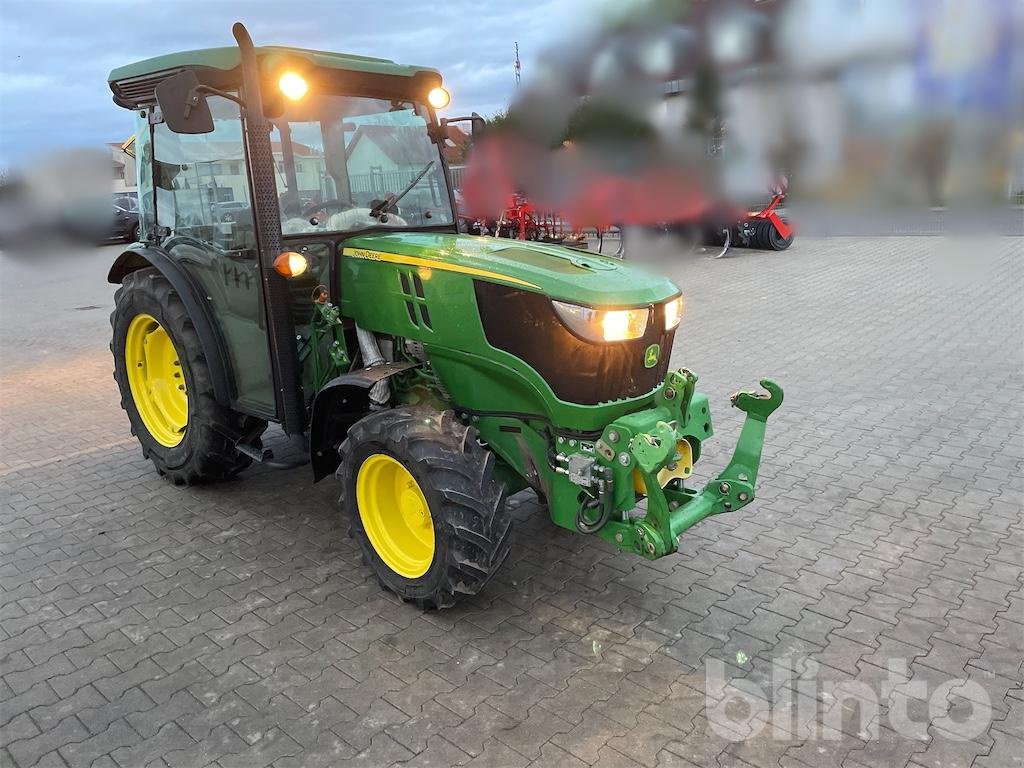 Traktor типа John Deere 5085 GN, Gebrauchtmaschine в Düsseldorf (Фотография 2)