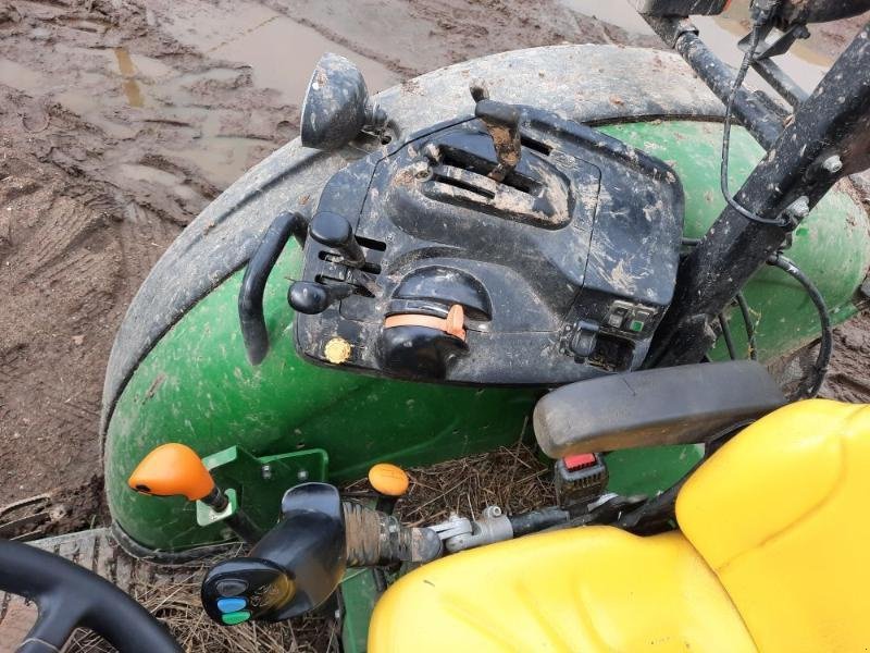 Traktor du type John Deere 5085M, Gebrauchtmaschine en ANTIGNY (Photo 8)