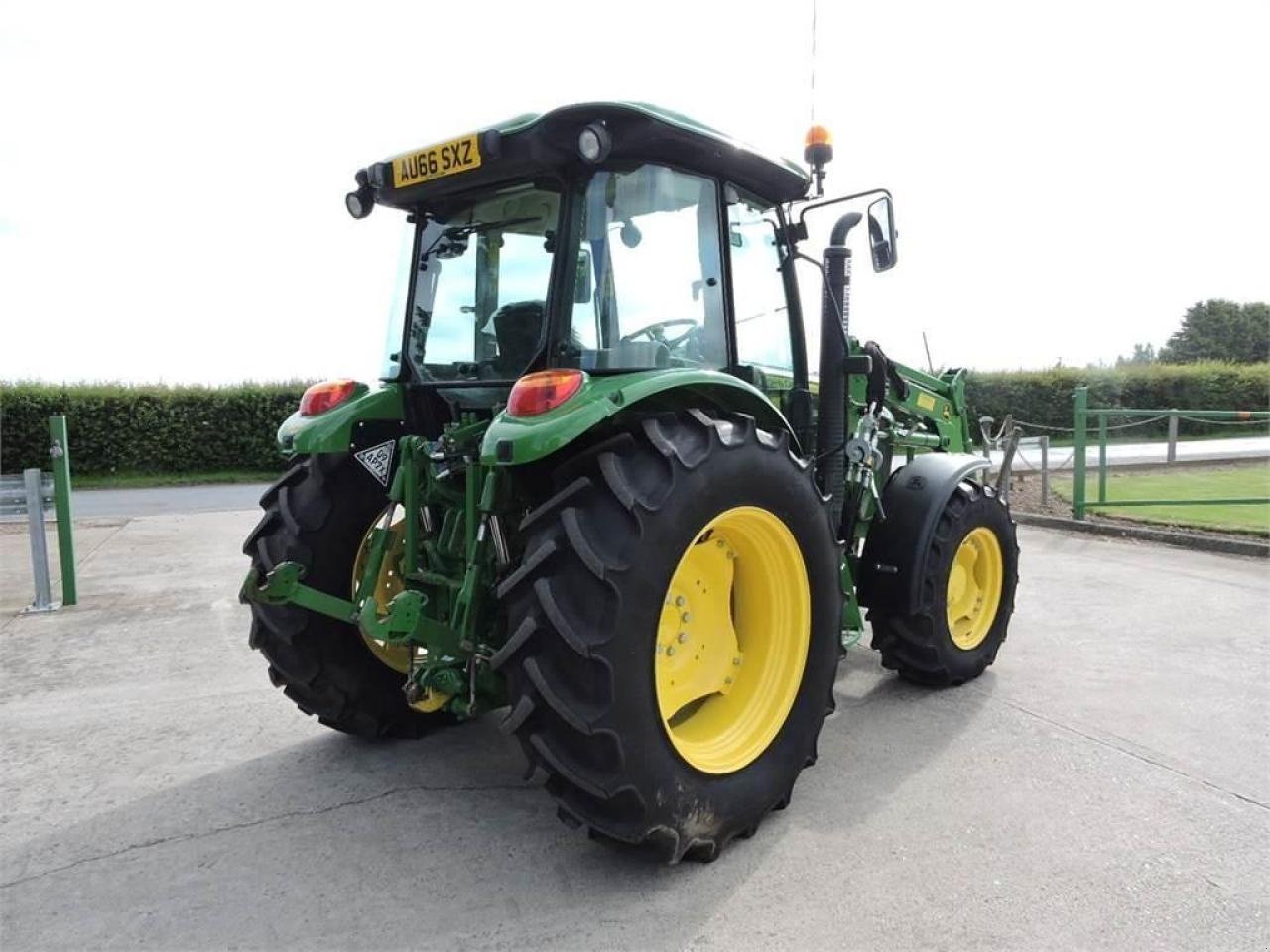 Traktor of the type John Deere 5085m, Gebrauchtmaschine in SPALDING (Picture 5)