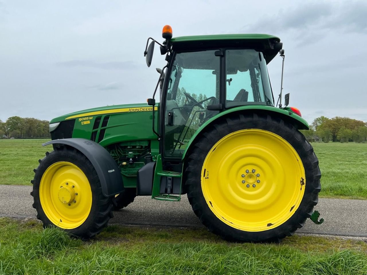 Traktor van het type John Deere 5085M, Gebrauchtmaschine in Geesteren (Foto 7)