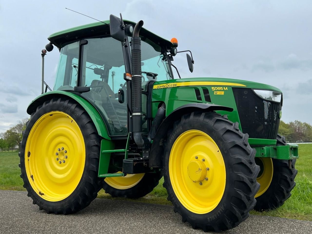 Traktor du type John Deere 5085M, Gebrauchtmaschine en Geesteren (Photo 1)