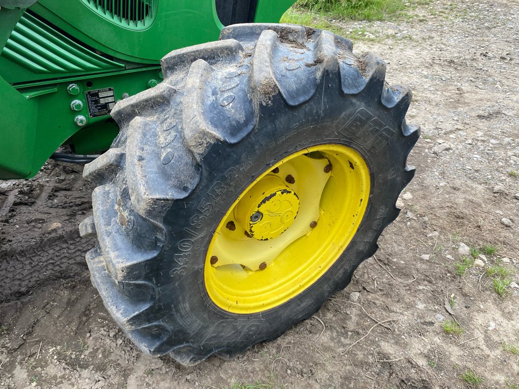 Traktor van het type John Deere 5090 R + CHARGEUR, Gebrauchtmaschine in PIERRE BUFFIERE (Foto 11)