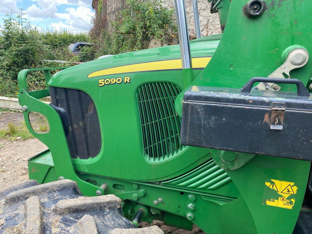 Traktor of the type John Deere 5090 R + CHARGEUR, Gebrauchtmaschine in PIERRE BUFFIERE (Picture 8)