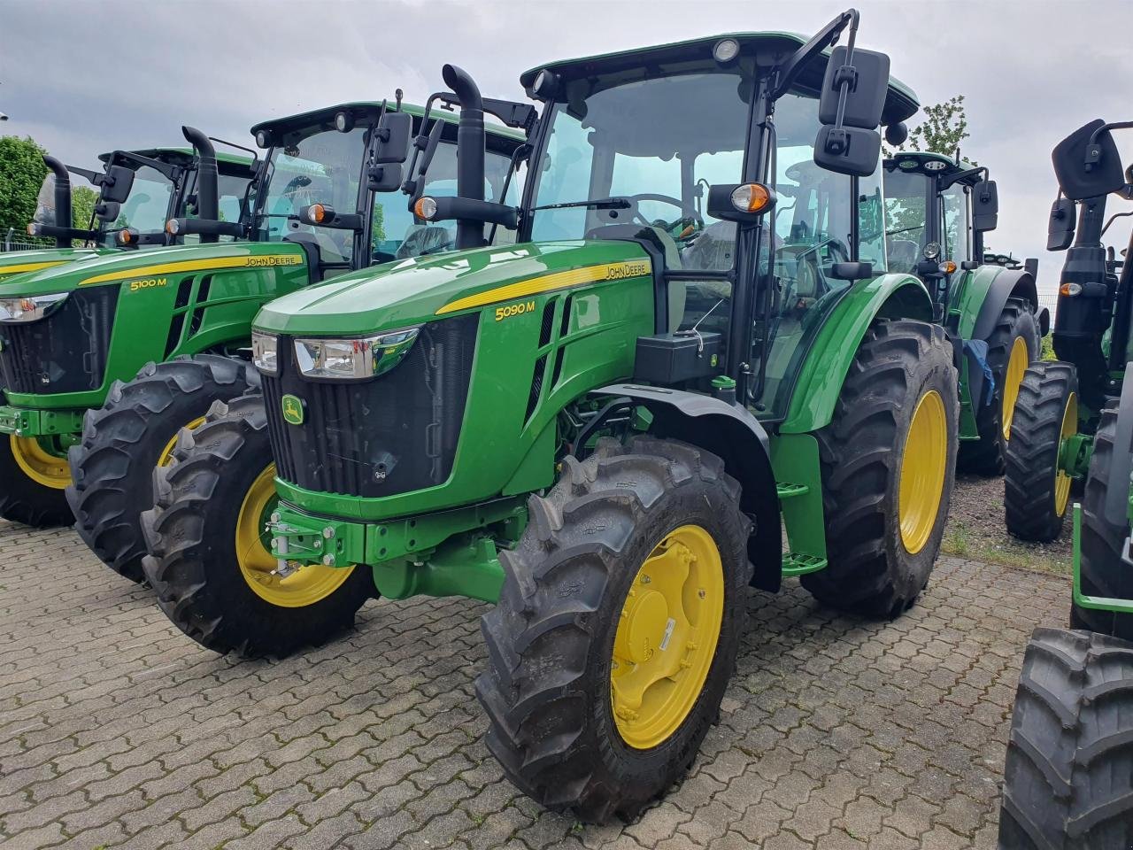 Traktor des Typs John Deere 5090M 16/16 AC DL DEMO, Gebrauchtmaschine in Niederkirchen (Bild 2)