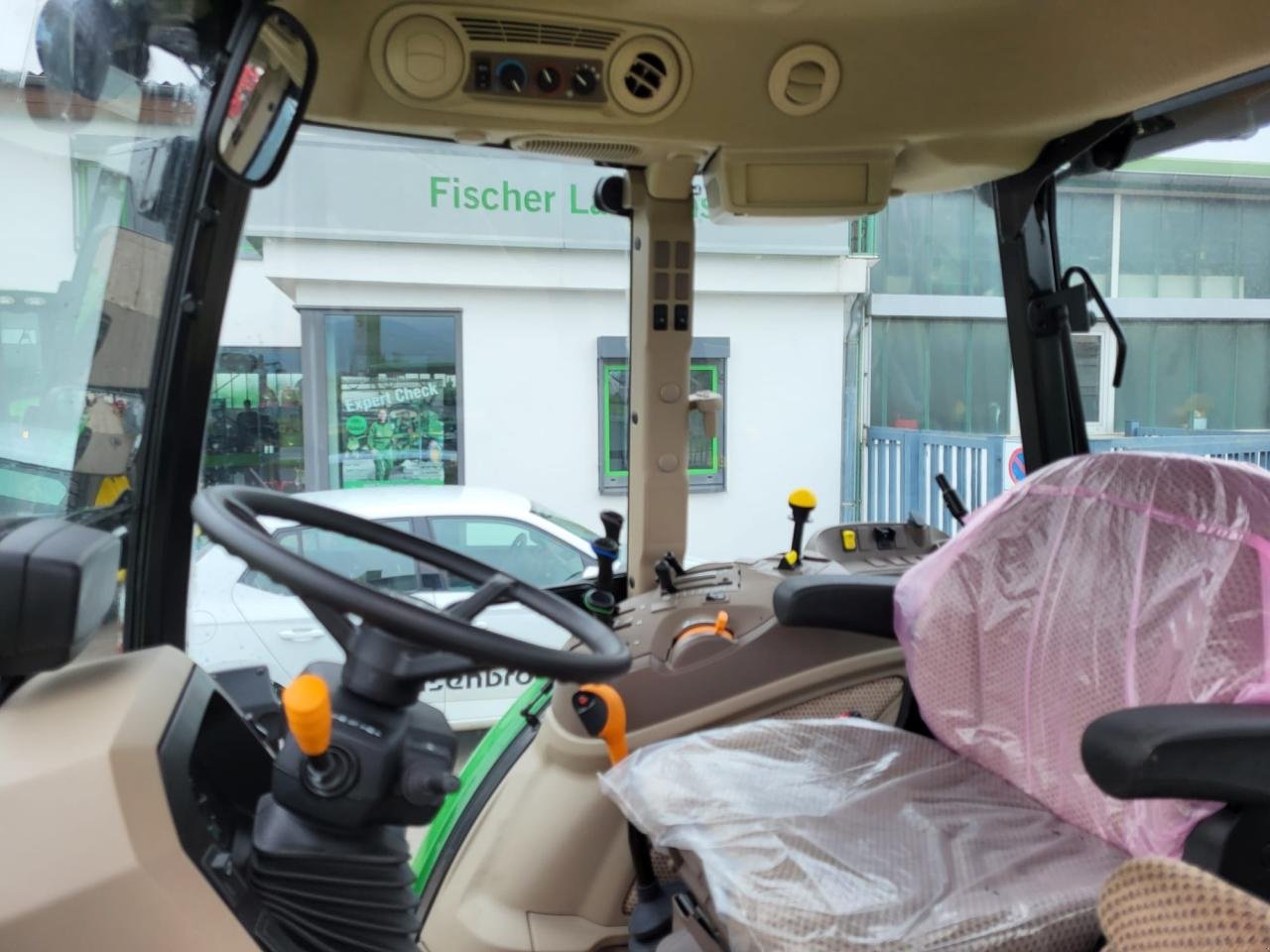 Traktor of the type John Deere 5090M 16/16 AC DL DEMO, Gebrauchtmaschine in Niederkirchen (Picture 6)