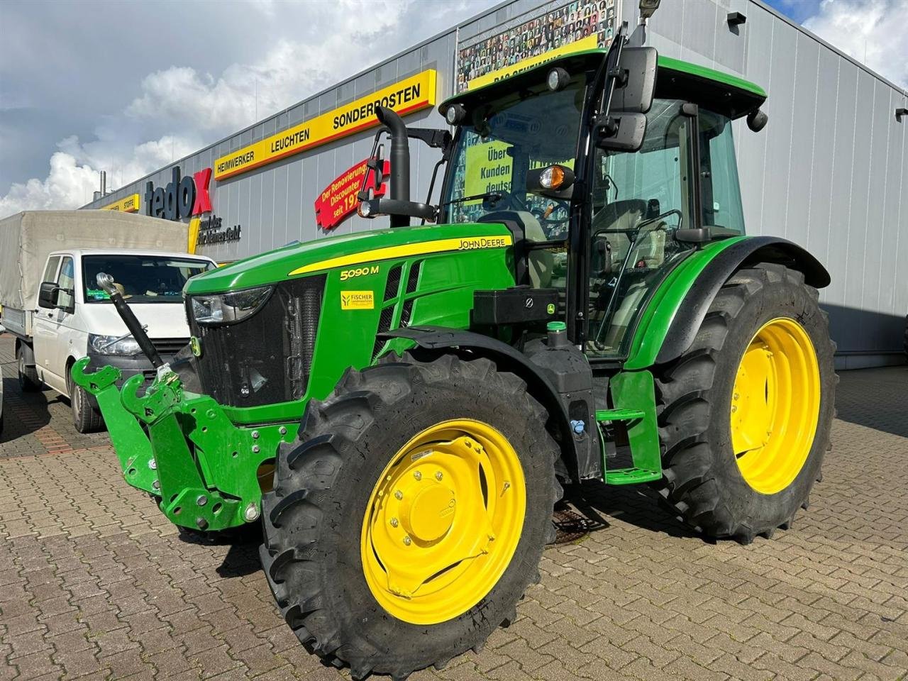 Traktor of the type John Deere 5090M Aktion Druckluft DEMO, Gebrauchtmaschine in Worms (Picture 1)