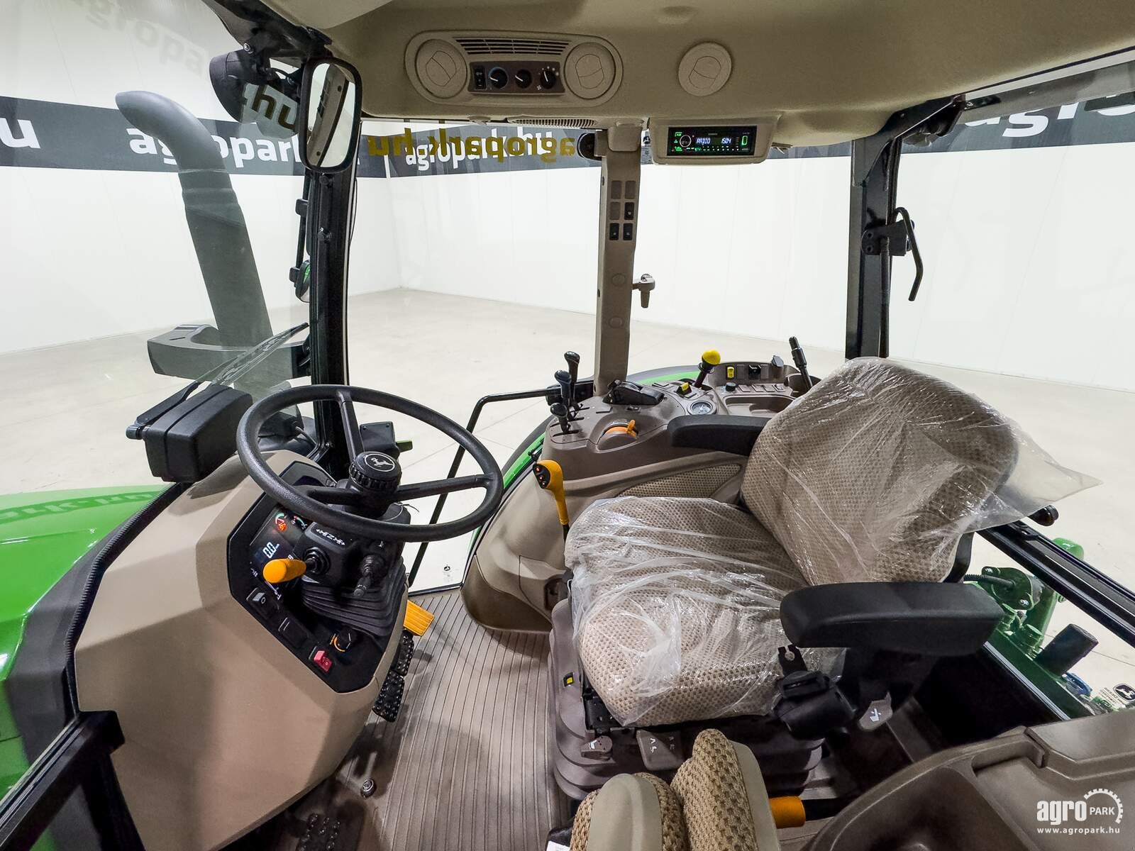 Traktor van het type John Deere 5090M, Gebrauchtmaschine in Csengele (Foto 8)