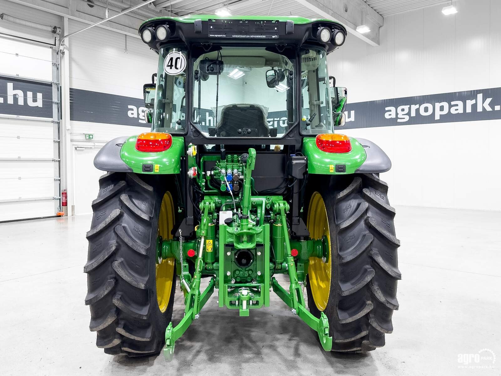 Traktor от тип John Deere 5090M, Gebrauchtmaschine в Csengele (Снимка 5)