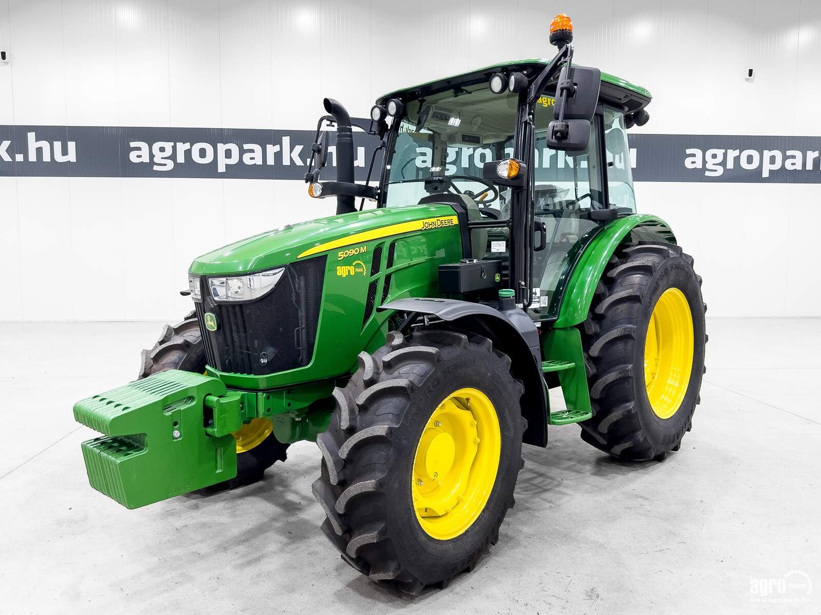 Traktor от тип John Deere 5090M, Gebrauchtmaschine в Csengele (Снимка 1)