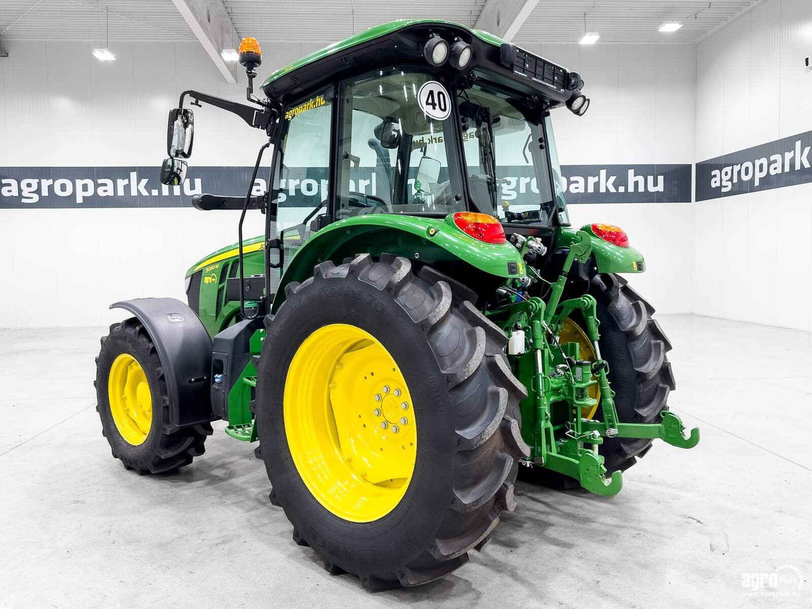 Traktor от тип John Deere 5090M, Gebrauchtmaschine в Csengele (Снимка 4)