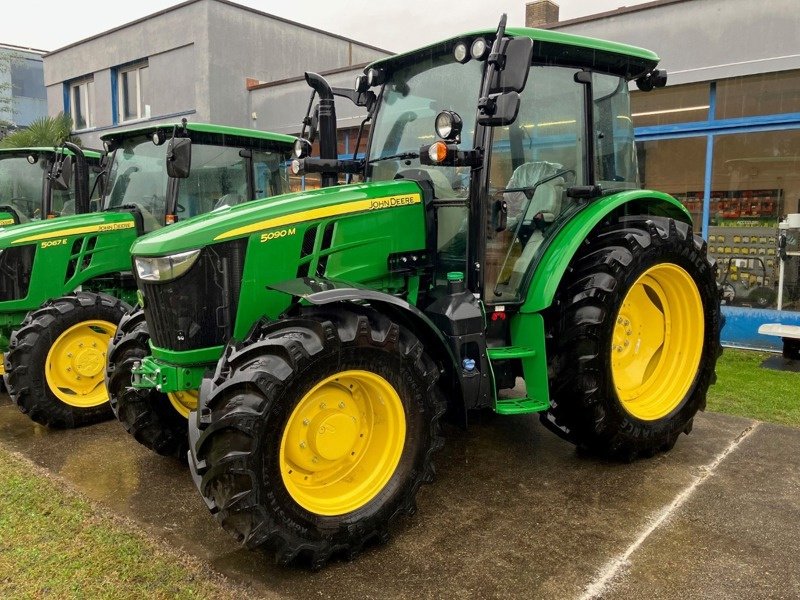 Traktor van het type John Deere 5090M, Gebrauchtmaschine in Arbedo (Foto 1)