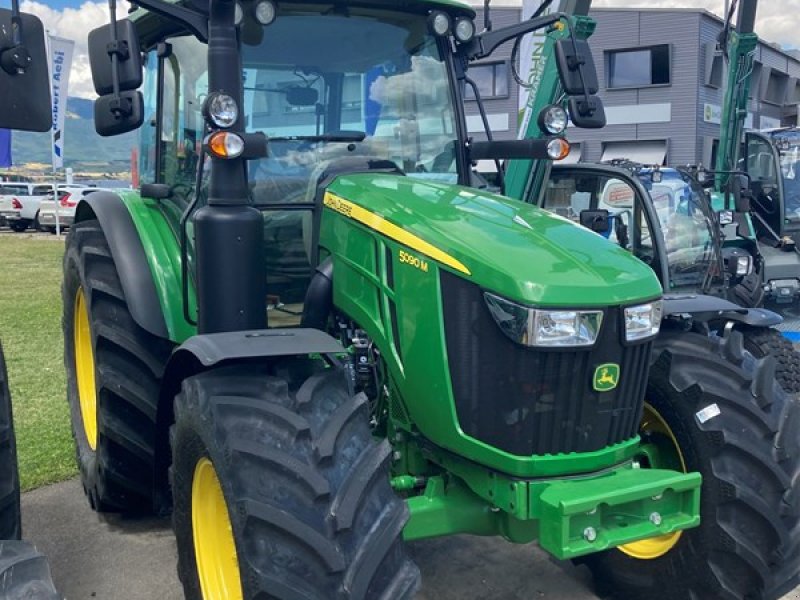 Traktor of the type John Deere 5090M, Neumaschine in Chavornay (Picture 1)