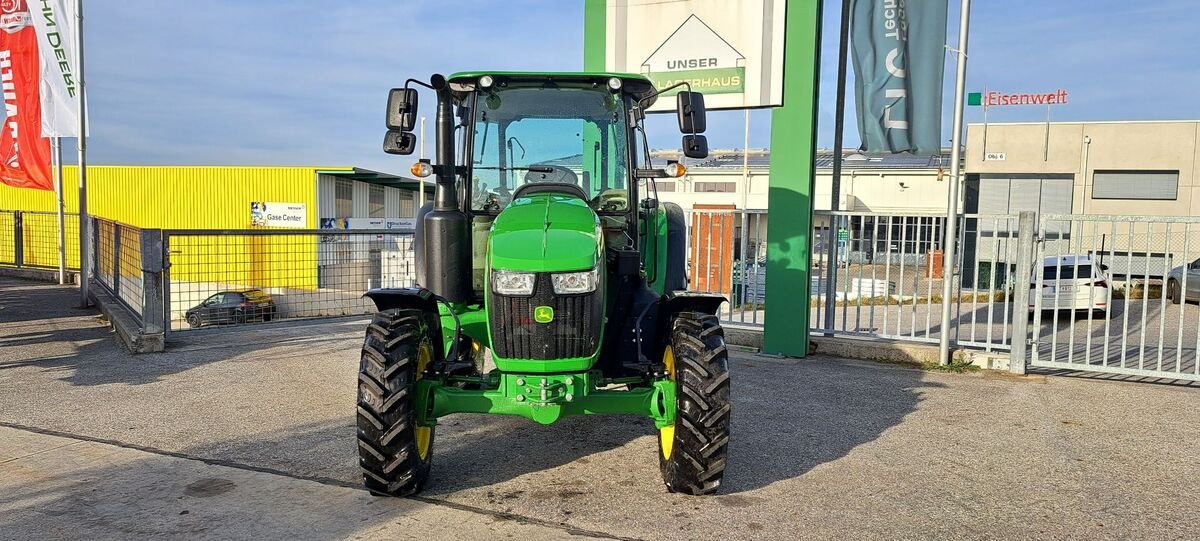 Traktor of the type John Deere 5090M, Neumaschine in Zwettl (Picture 7)