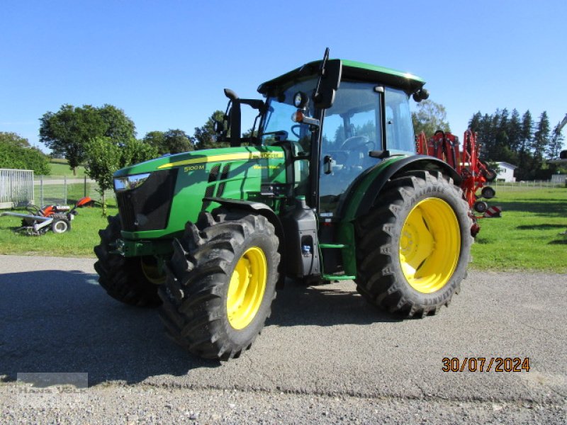 Traktor от тип John Deere 5100 M, Neumaschine в Soyen (Снимка 1)