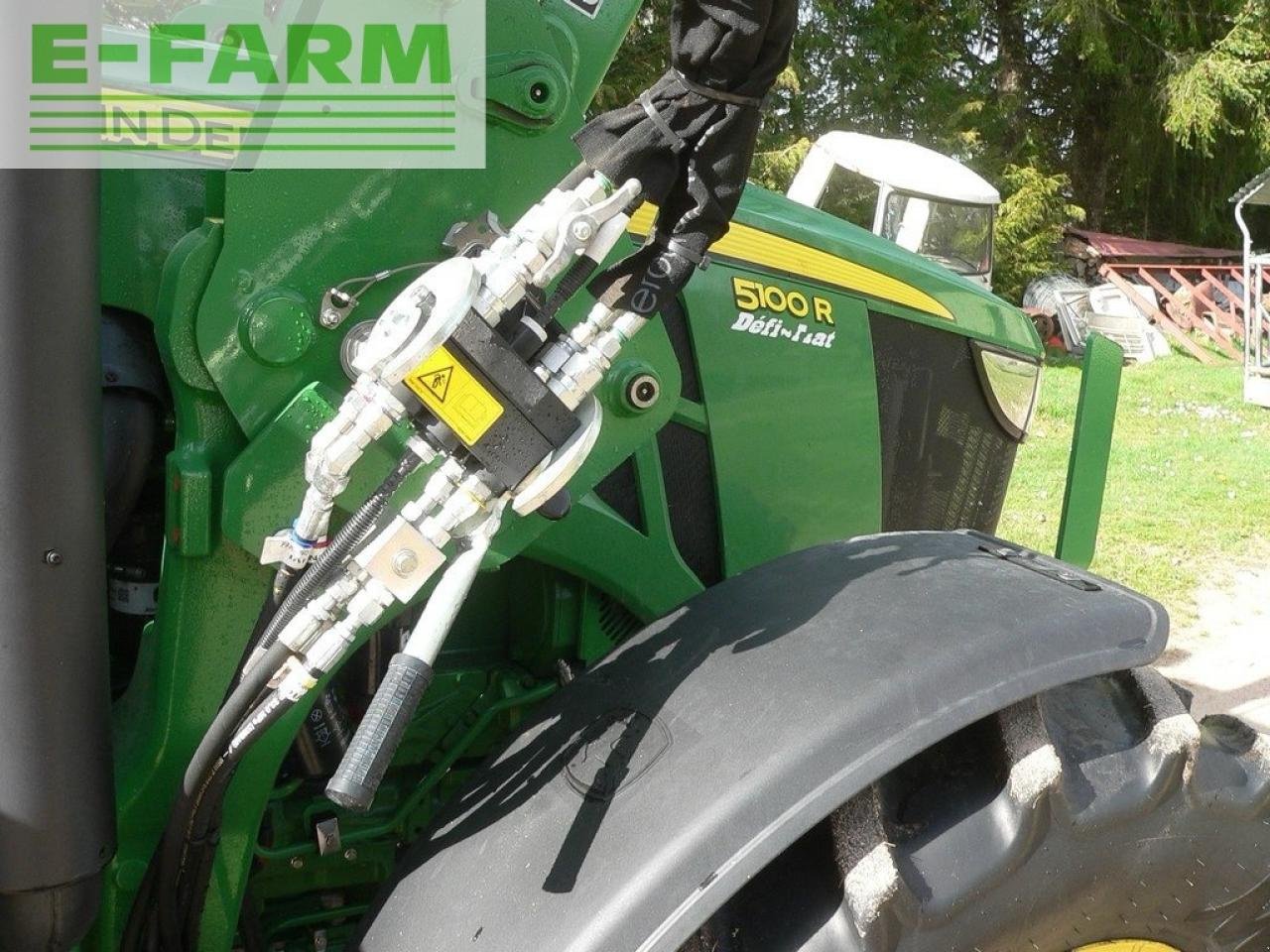 Traktor типа John Deere 5100 r + chargeur, Gebrauchtmaschine в Ytrac (Фотография 4)