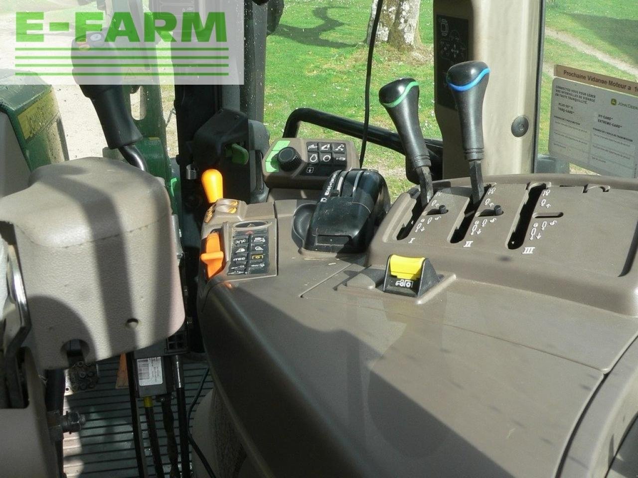 Traktor типа John Deere 5100 r + chargeur, Gebrauchtmaschine в Ytrac (Фотография 10)