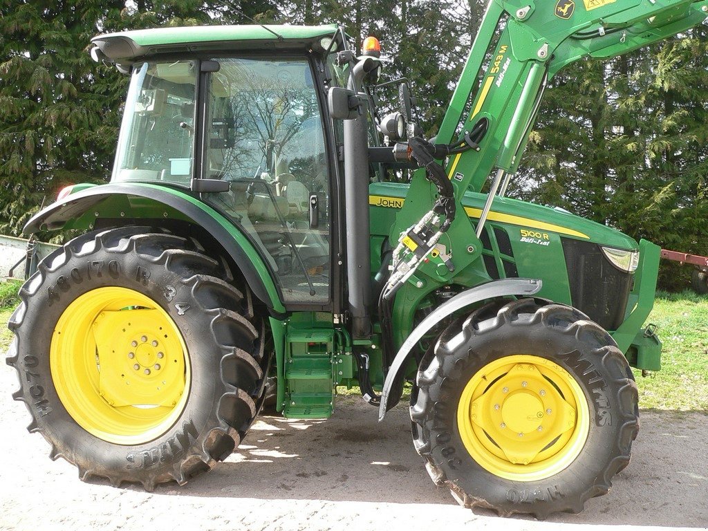 Traktor del tipo John Deere 5100 R + CHARGEUR, Gebrauchtmaschine en MEYMAC (Imagen 1)