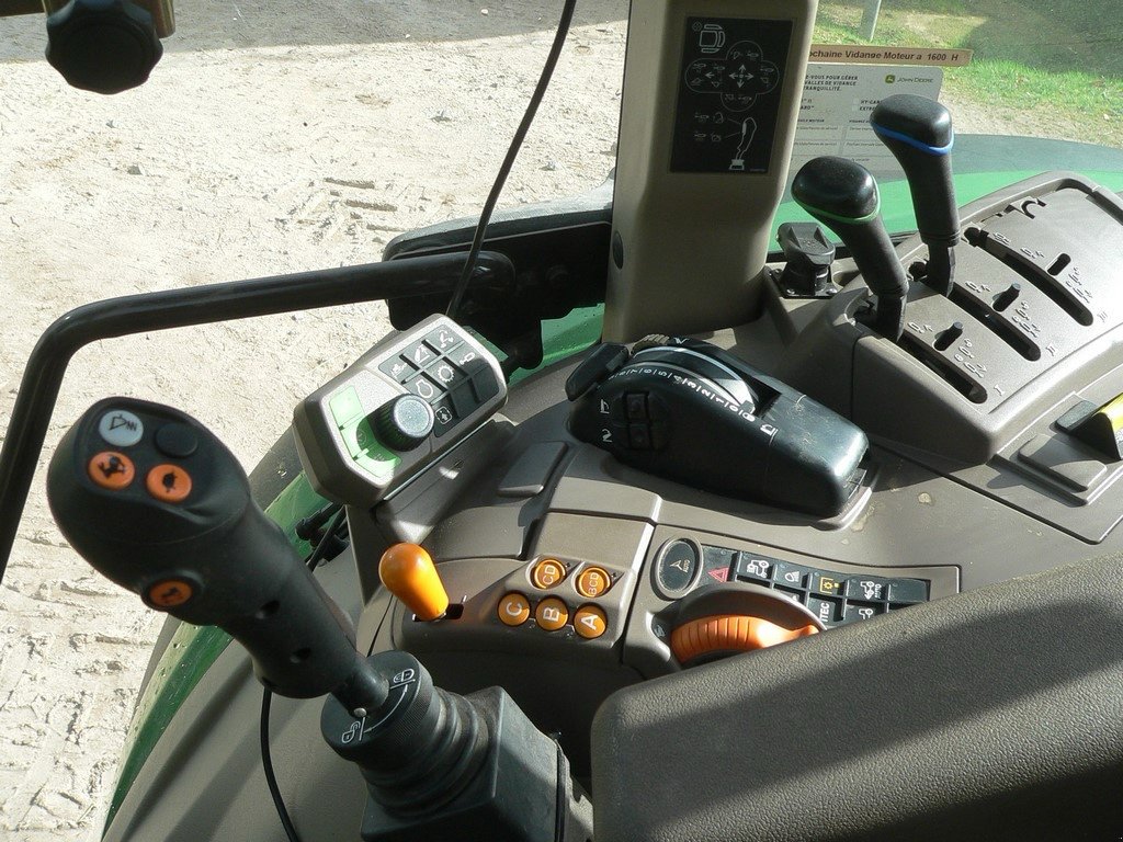 Traktor типа John Deere 5100 R + CHARGEUR, Gebrauchtmaschine в MEYMAC (Фотография 9)