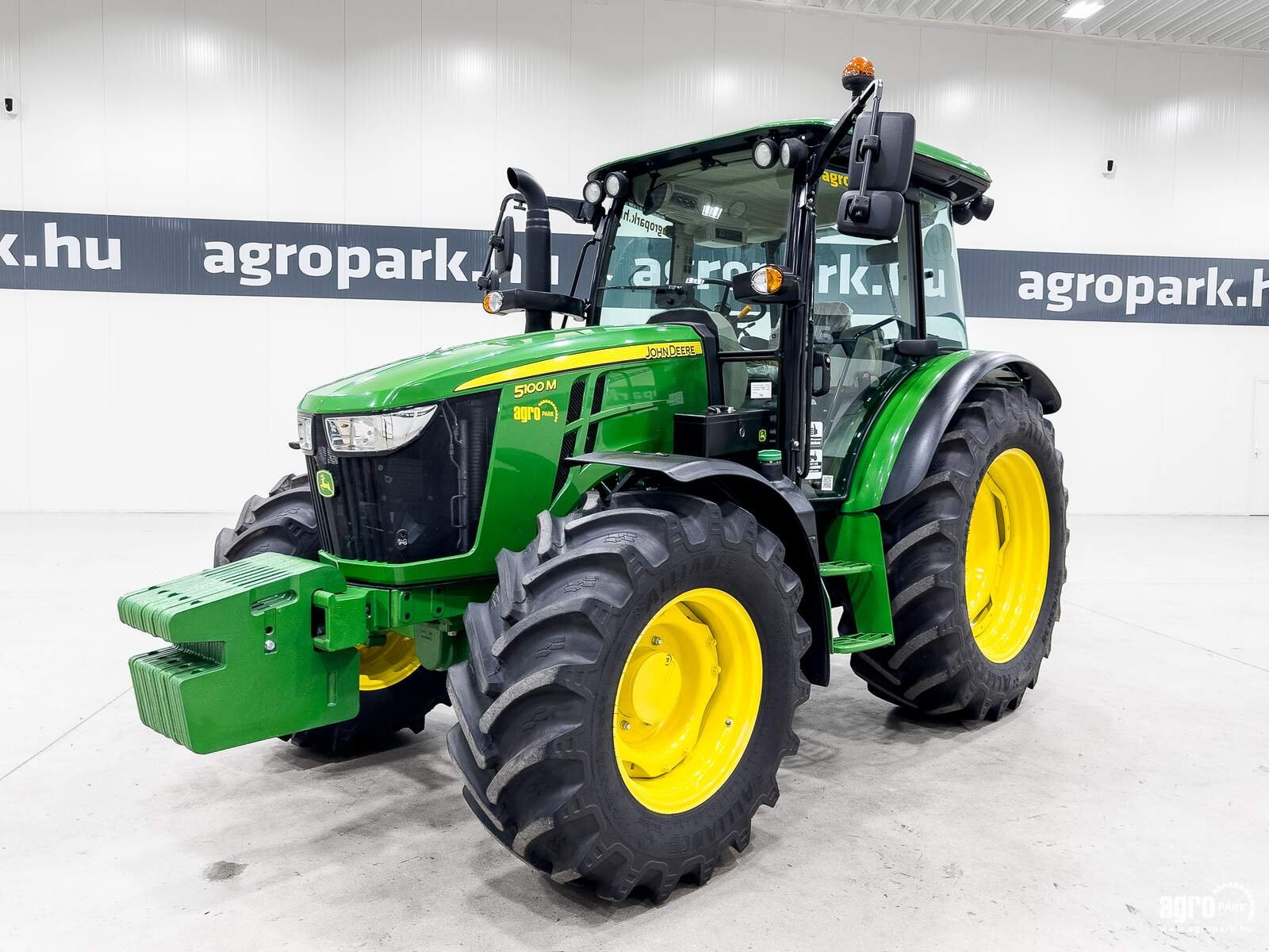 Traktor от тип John Deere 5100M, Gebrauchtmaschine в Csengele (Снимка 1)