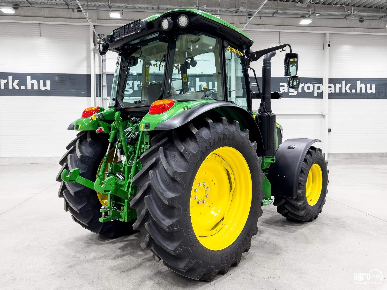 Traktor des Typs John Deere 5100M, Gebrauchtmaschine in Csengele (Bild 3)