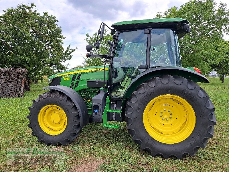 Traktor Türe ait John Deere 5100M, Neumaschine içinde Emskirchen (resim 2)