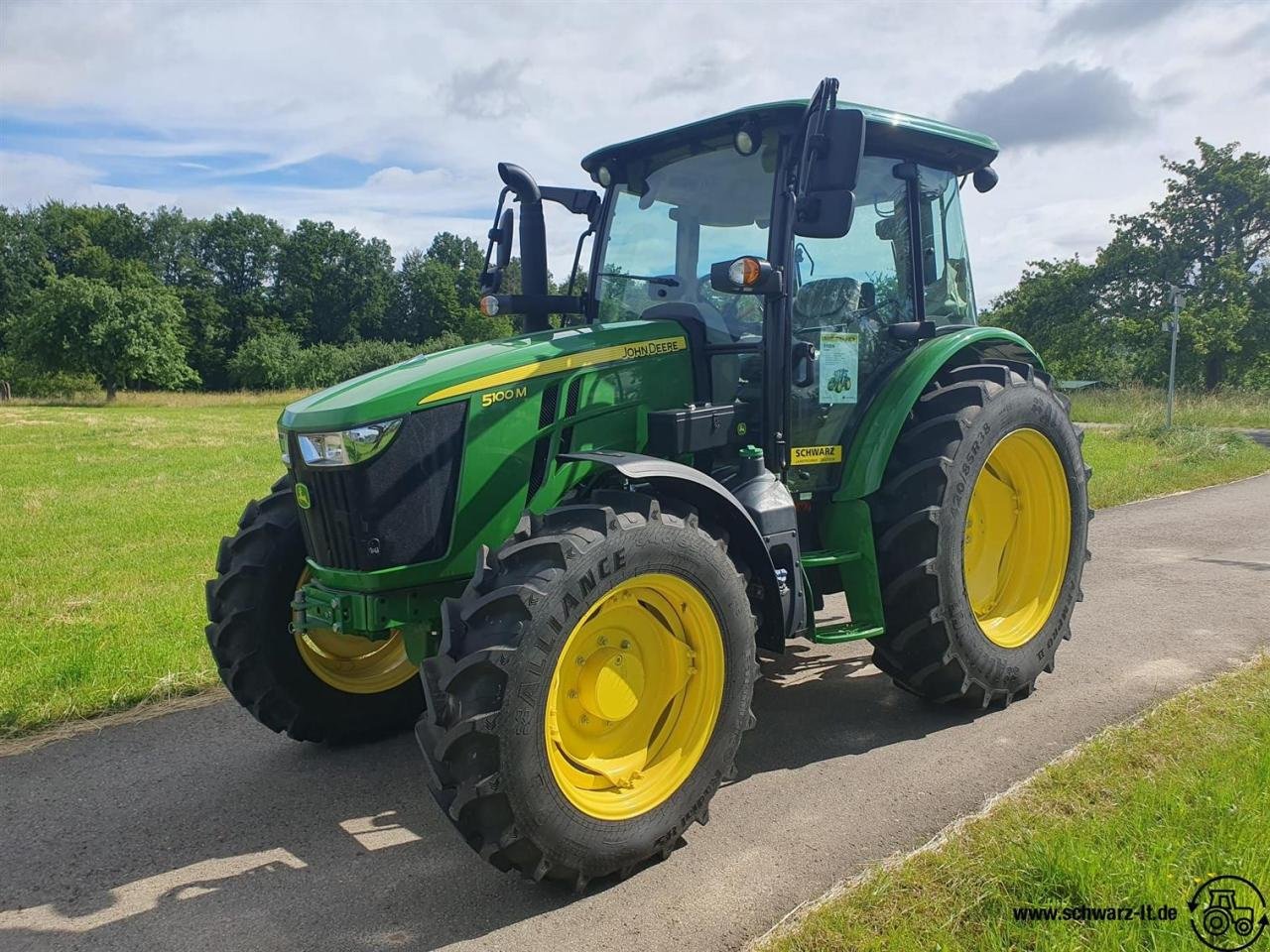 Traktor des Typs John Deere 5100M, Neumaschine in Aspach (Bild 1)