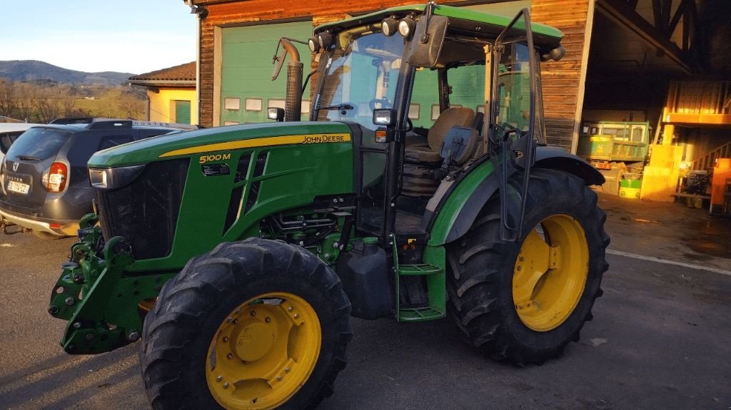 Traktor of the type John Deere 5100M, Gebrauchtmaschine in ENNEZAT (Picture 1)