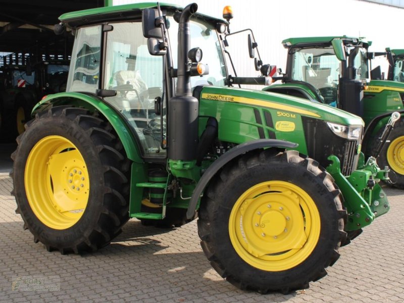 Traktor of the type John Deere 5100M, Neumaschine in Jahnatal