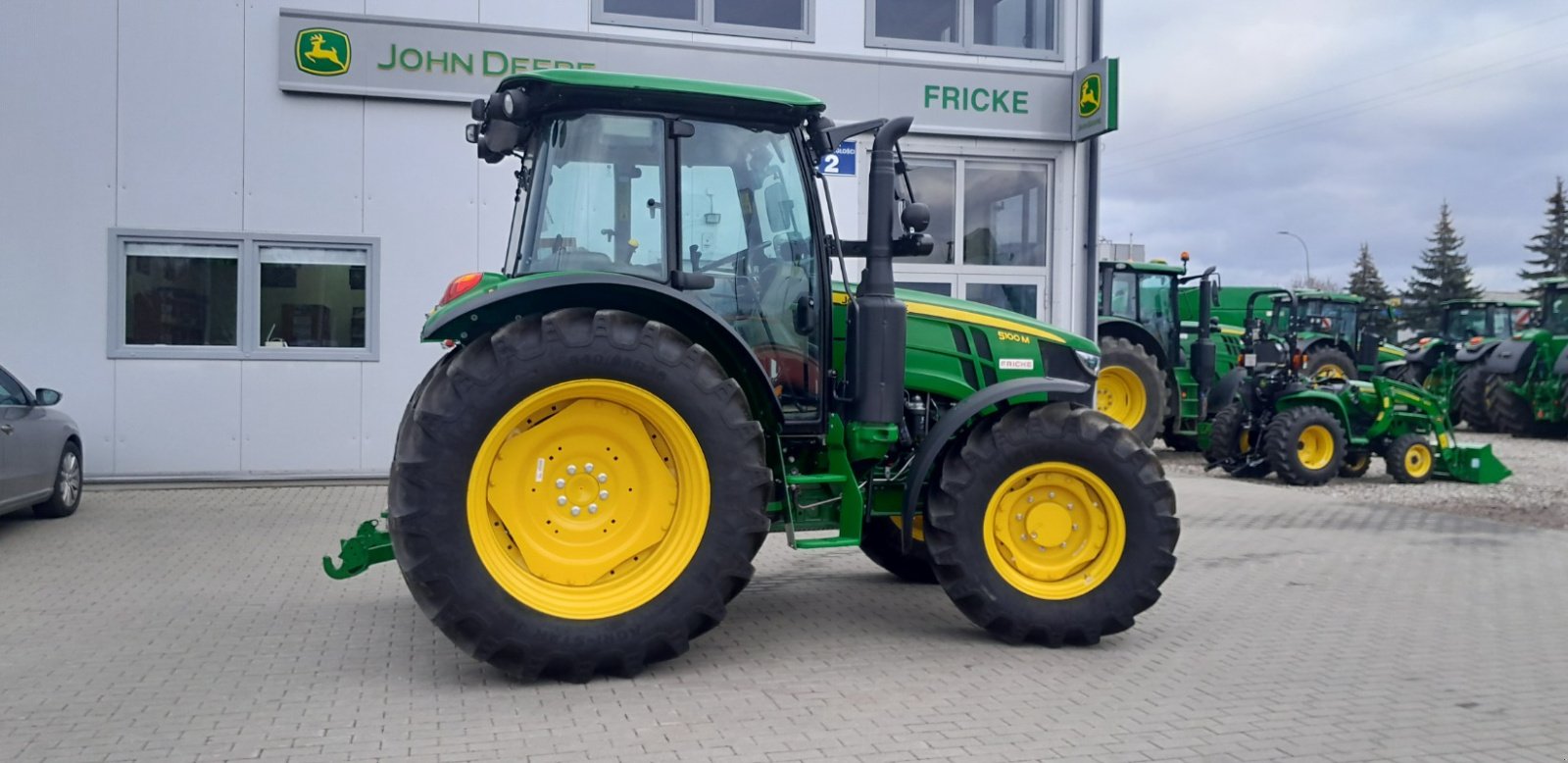 Traktor des Typs John Deere 5100M, Neumaschine in Mrągowo (Bild 1)