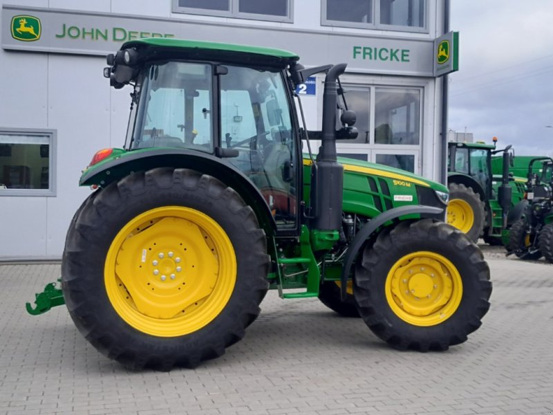 Traktor des Typs John Deere 5100M, Neumaschine in Mrągowo