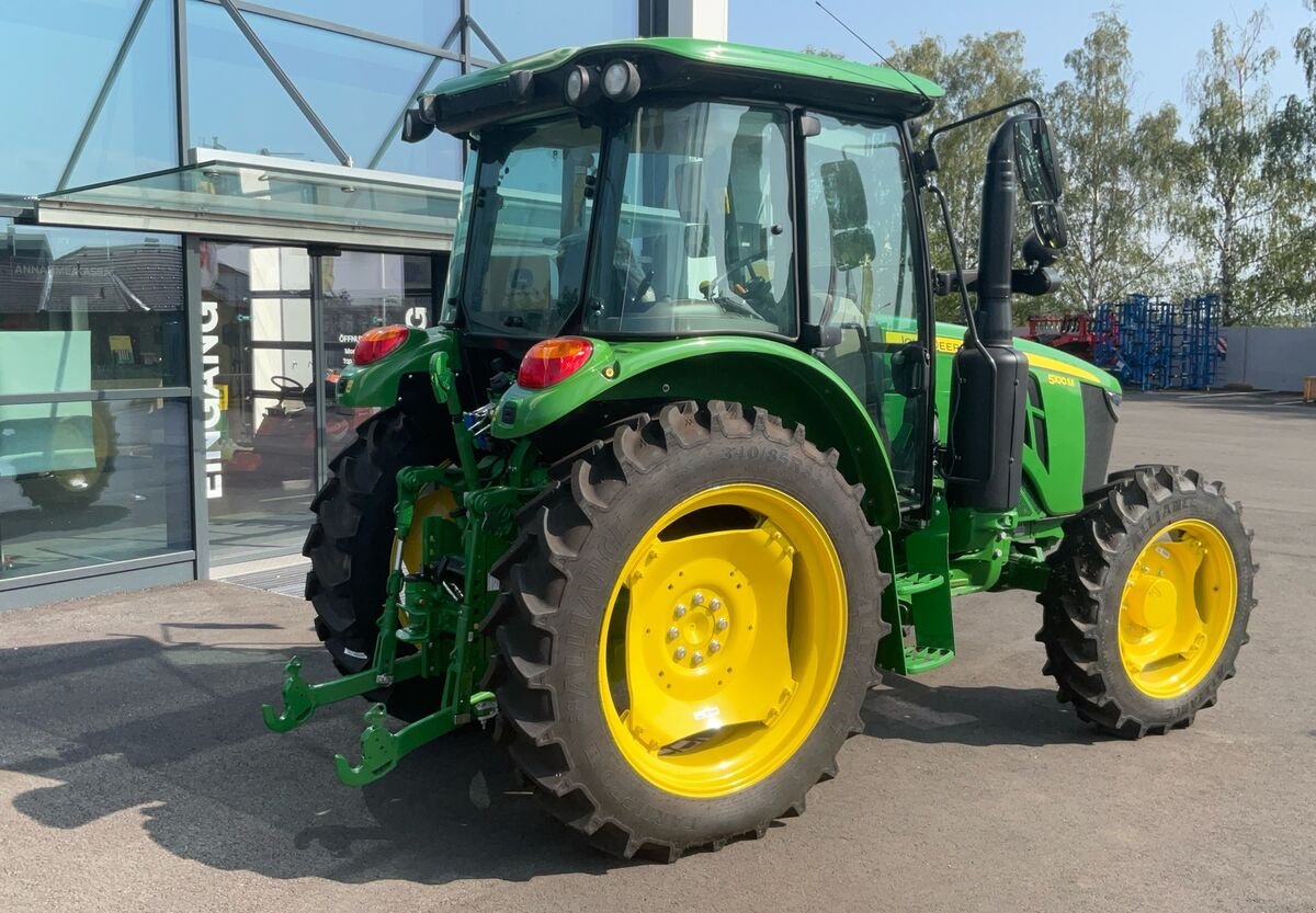 Traktor des Typs John Deere 5100M, Neumaschine in Zwettl (Bild 3)