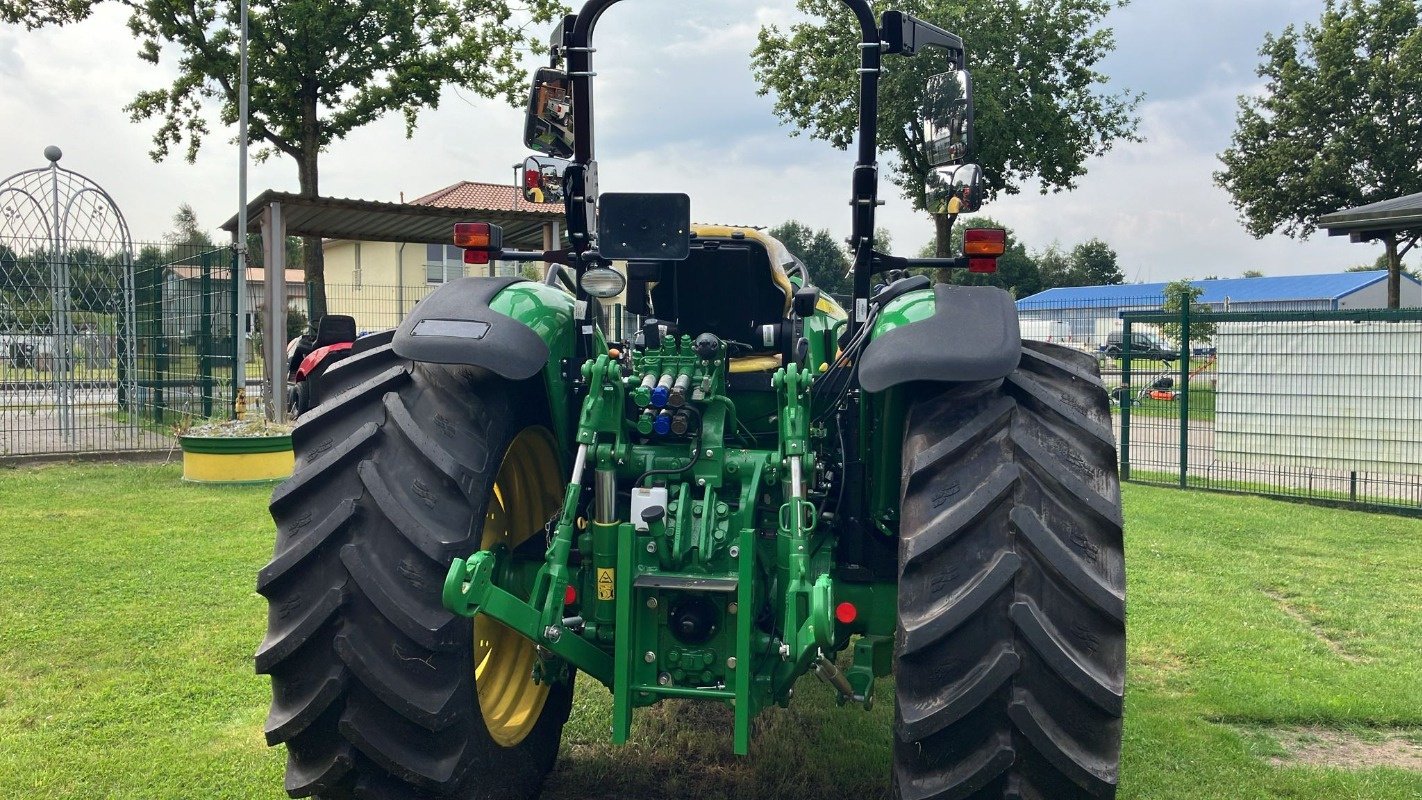 Traktor des Typs John Deere 5100M, Gebrauchtmaschine in Sittensen (Bild 4)