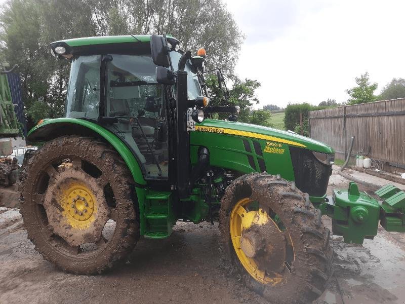 Traktor типа John Deere 5100R, Gebrauchtmaschine в Richebourg (Фотография 2)