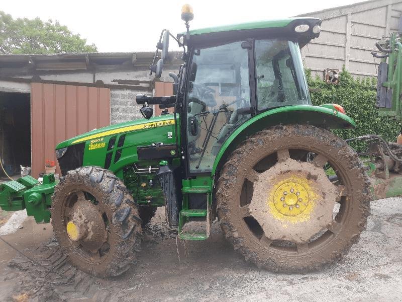 Traktor типа John Deere 5100R, Gebrauchtmaschine в Richebourg (Фотография 1)