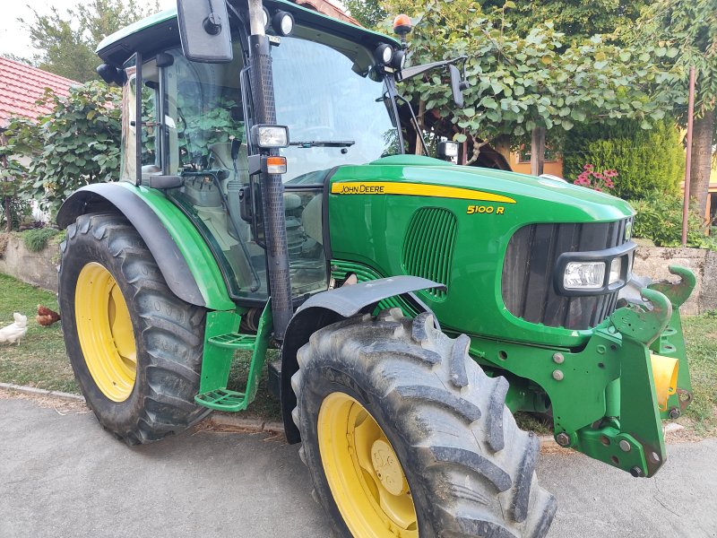 Traktor του τύπου John Deere 5100R, Gebrauchtmaschine σε Naklo