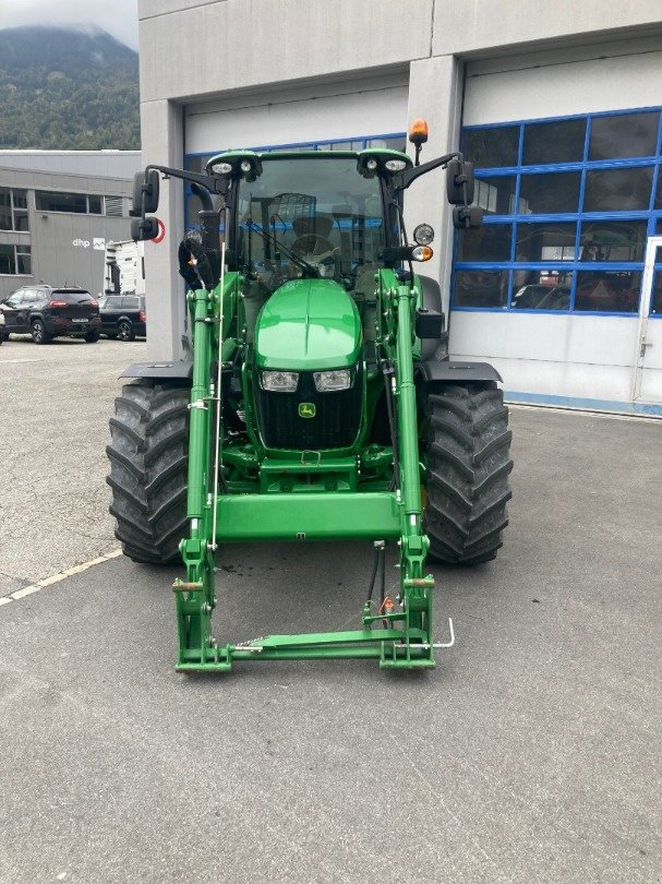 Traktor van het type John Deere 5100R, Ausstellungsmaschine in Landquart (Foto 7)