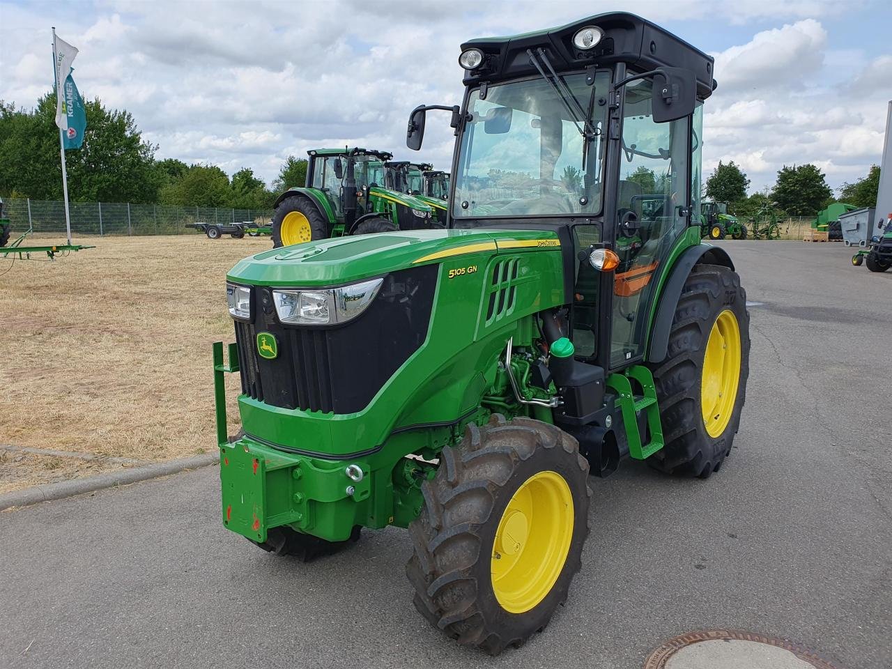 Traktor des Typs John Deere 5105GN Stufe V, Neumaschine in Niederkirchen (Bild 1)